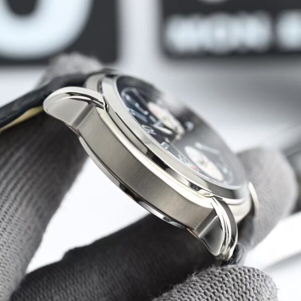 👑 AP Millenary 26150OR✨ Crafted for the Discerning Gentleman!